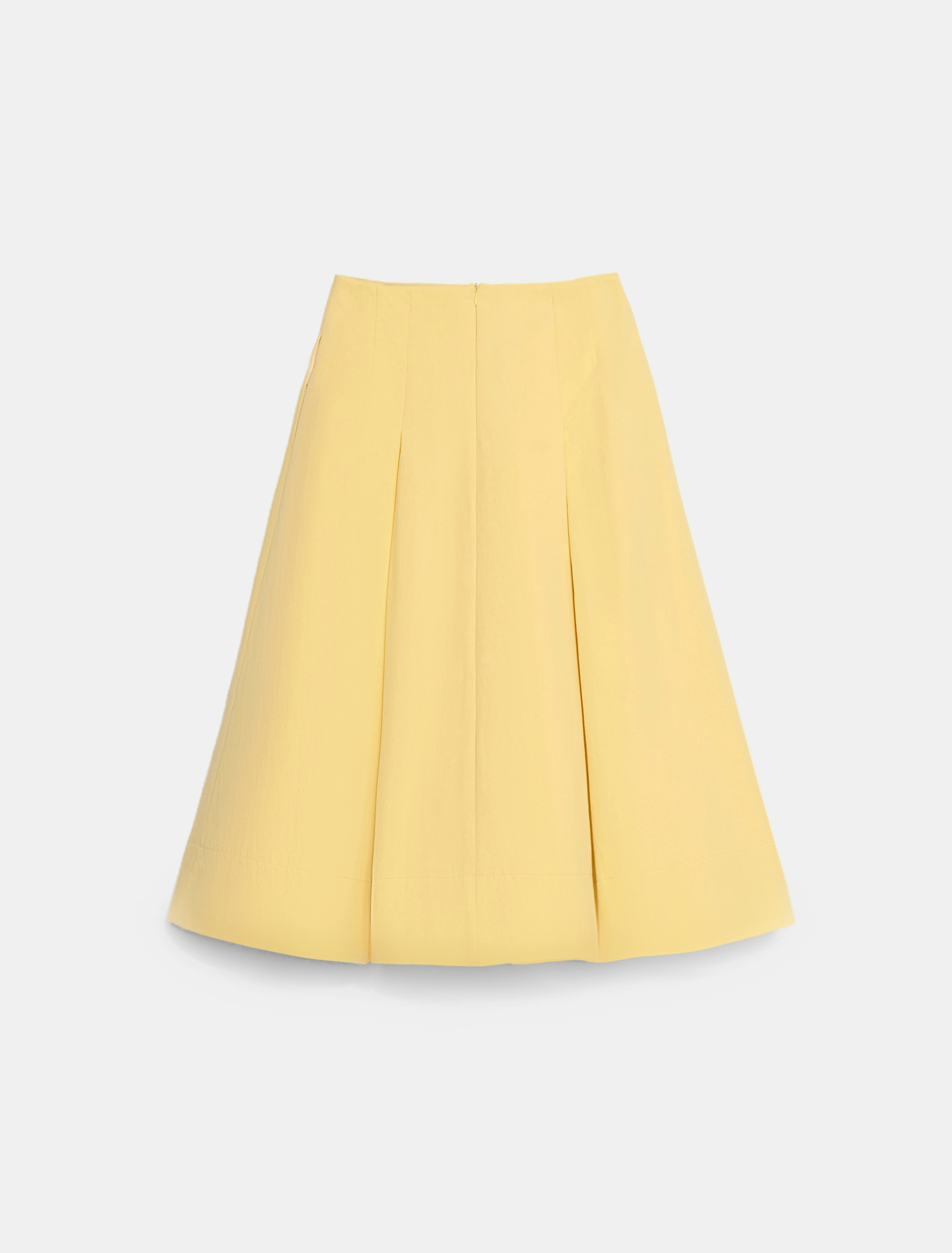 Mini yubkada mushuk iti uslubida